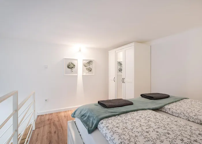 West Nest * Budapesta