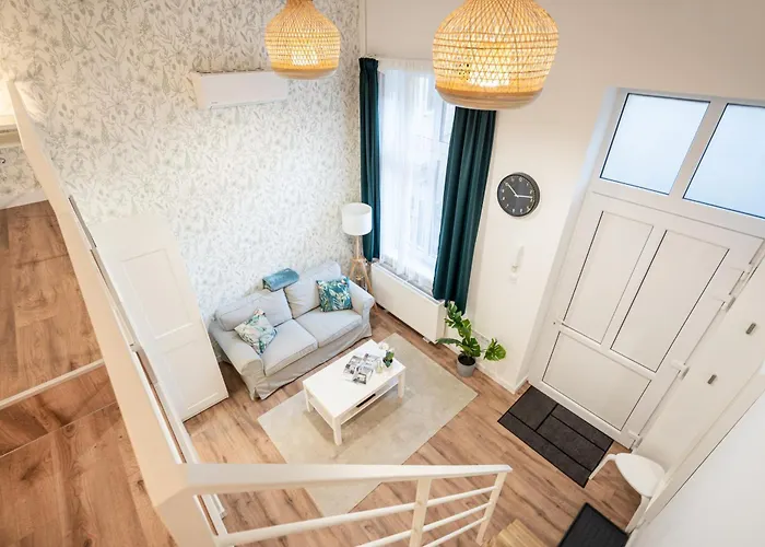 West Nest Apartment *
