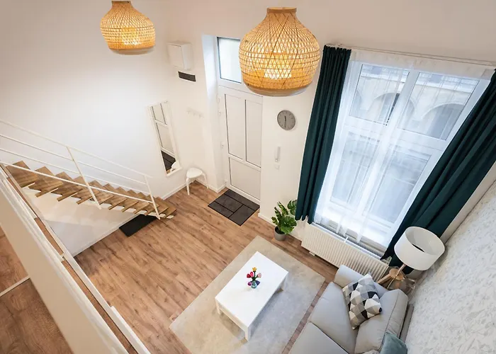 West Nest * Budapesta